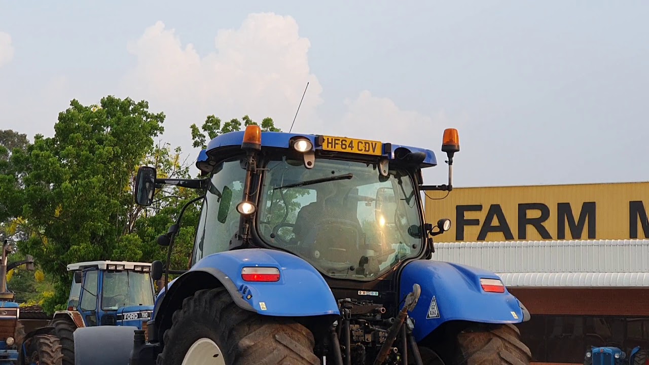 New Holland T7.235 รถนำเข้า โดย วัชรพงศ์ แทรกเตอร์ โทร 089-5285506