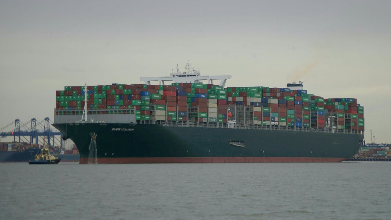 EVER GOLDEN sounds horn on departure from port of felixstowe 9/8/18