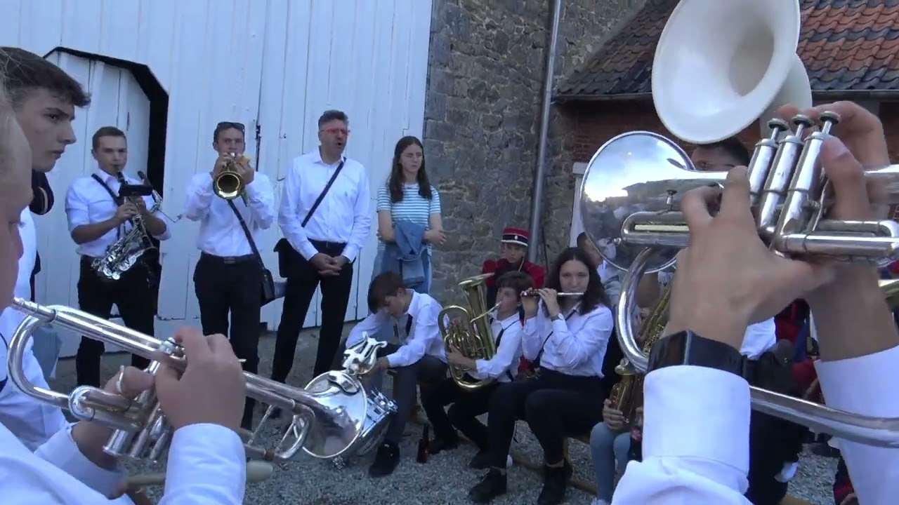 Jeune marche Saint Pierre Gerpinnes centre 2022 11 Dimanche arguedenne par la musique de la jeunesse