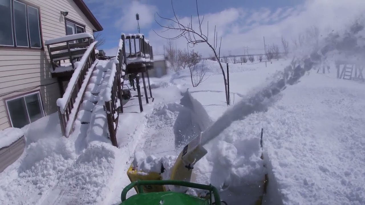 1025R SNOW BLOWING