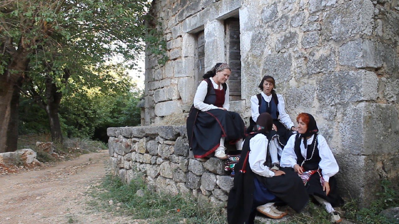 RUNOVIĆKI ŽENSKI RAZGOVORI