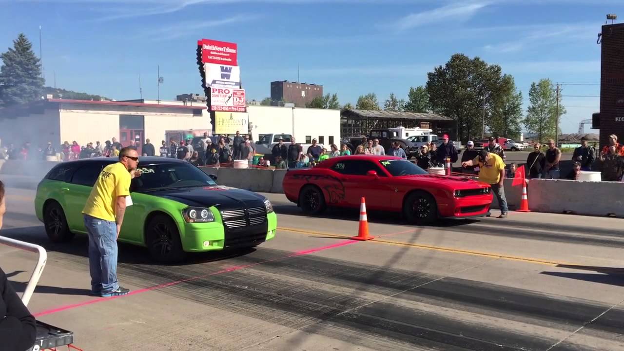 Dodge Magnum vs Challenger Hellcat @ Duluth MN Drag Races