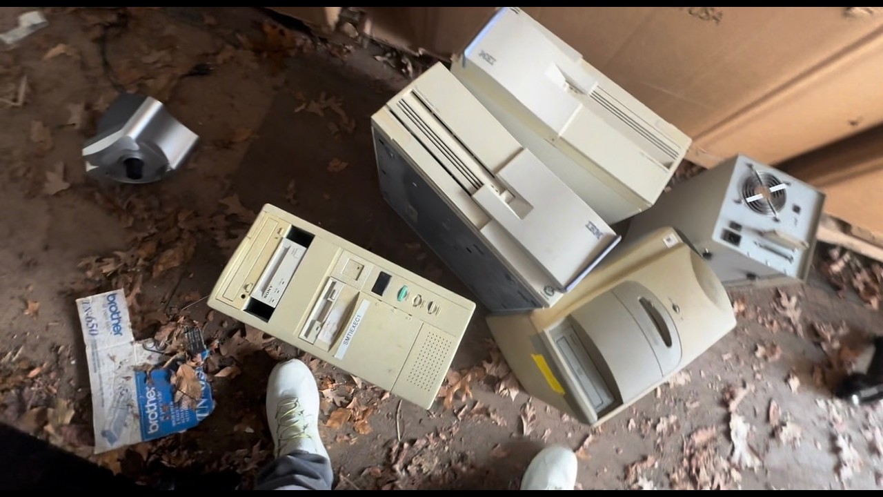 Нашла настоящую сокровищницу винтажных ПК… Компьютеры IBM Pentium и настольные компьютеры под упр...