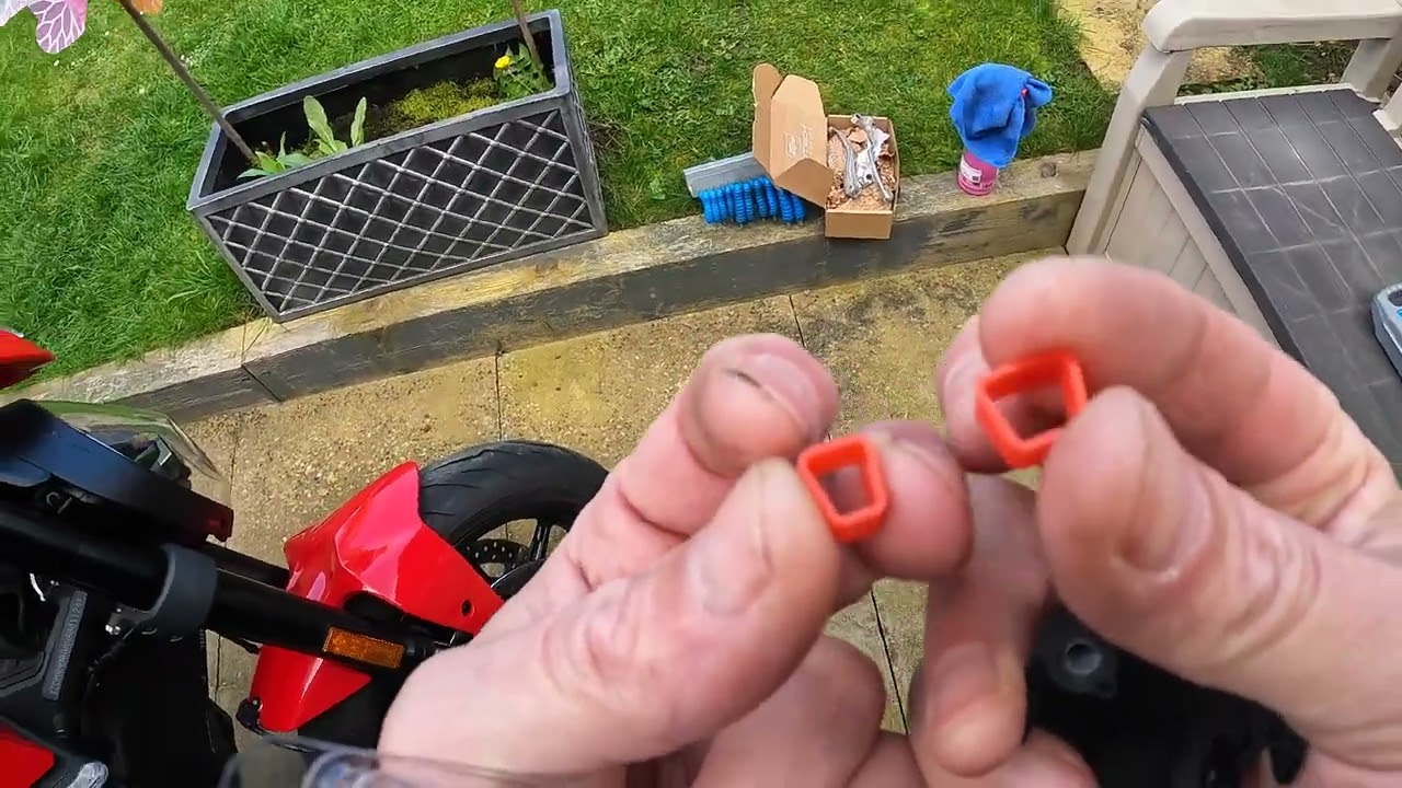 Fitting Ducati throttle spacers to a Monster 937