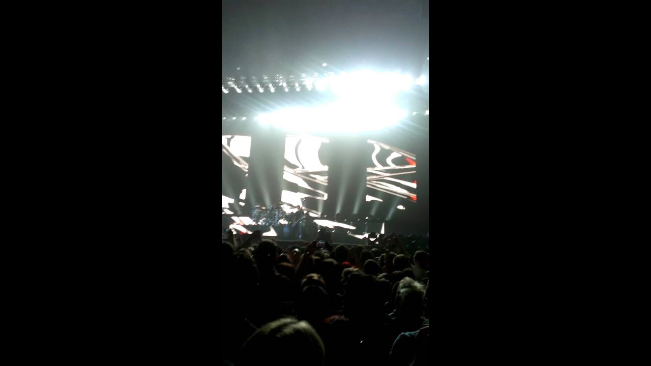 Nickelback - Animals (Live at Sheffield Motorpoint Arena 07-10-2012)