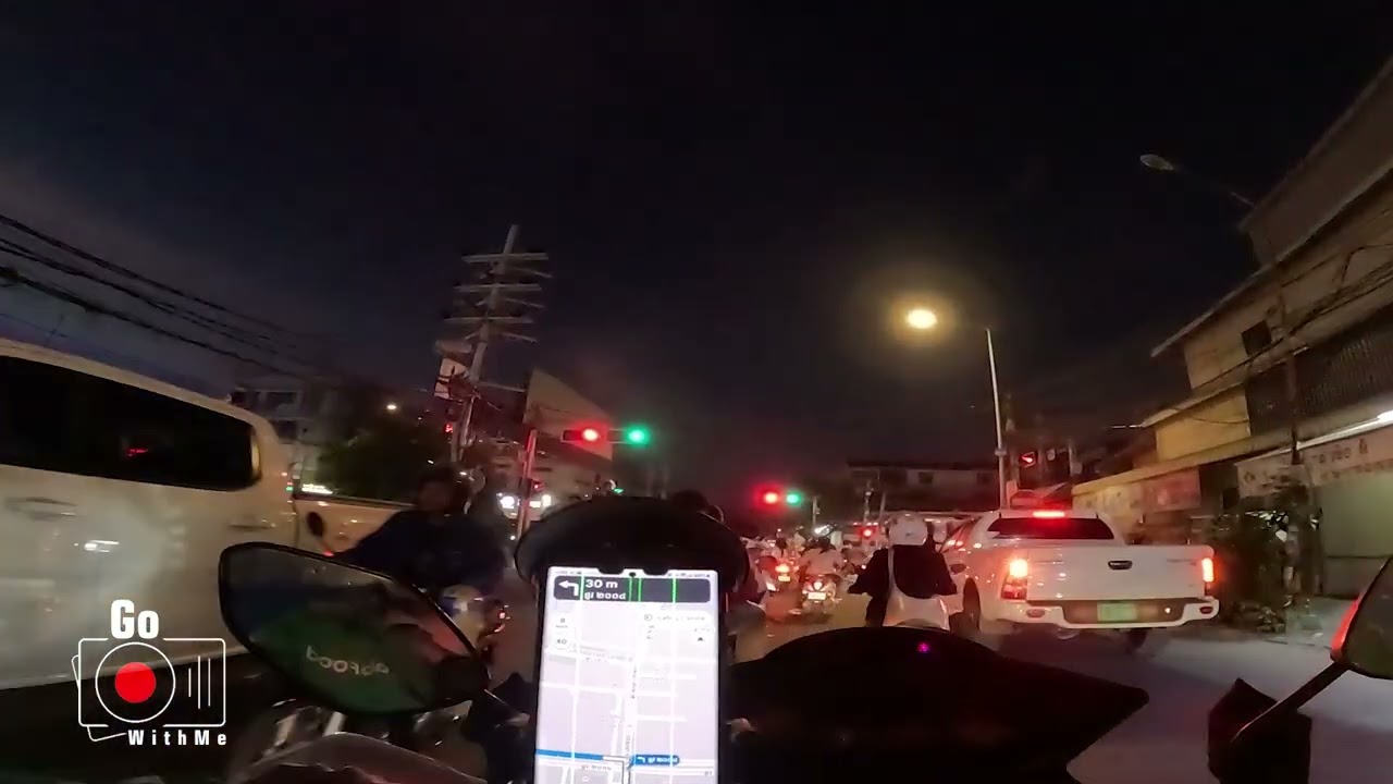 Is Phnom Penh at night a dream or a nightmare? 🇰🇭 🛵