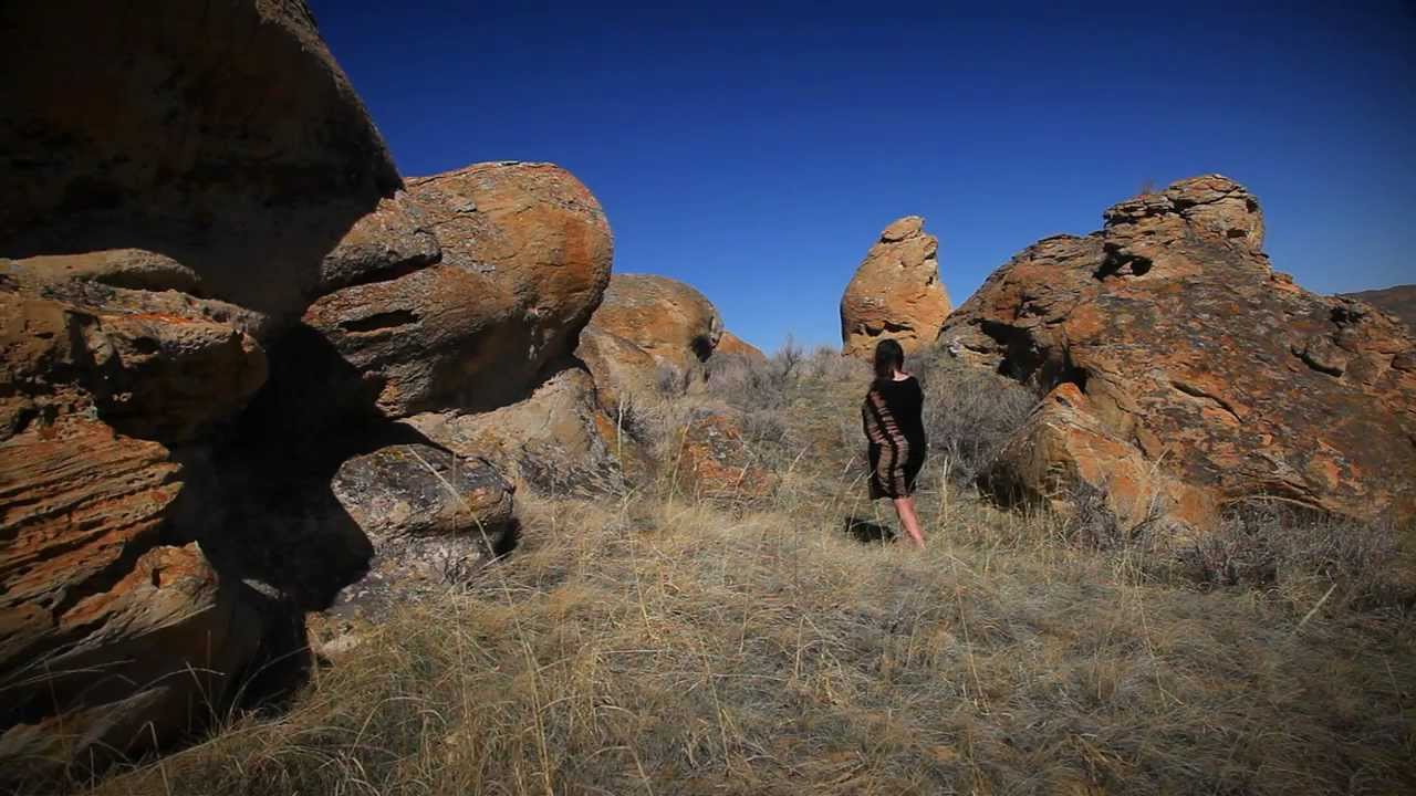 Kelli Scarr - Dangling Teeth (Official Video: 2012)