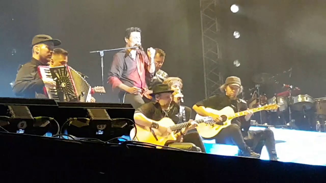 Chayanne - Tu pirata soy yo -  Fuiste un trozo de hielo en la escarcha ... (live - video)