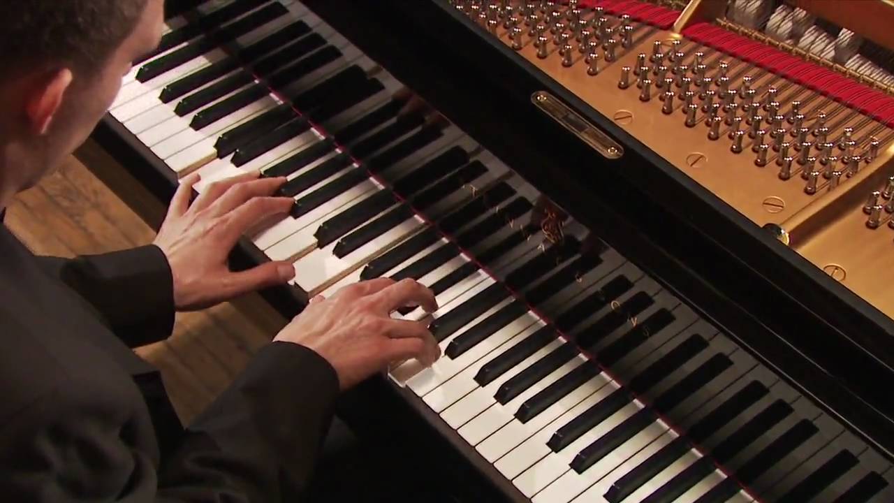 Adam Gyorgy plays Searchin' (HD) 2009