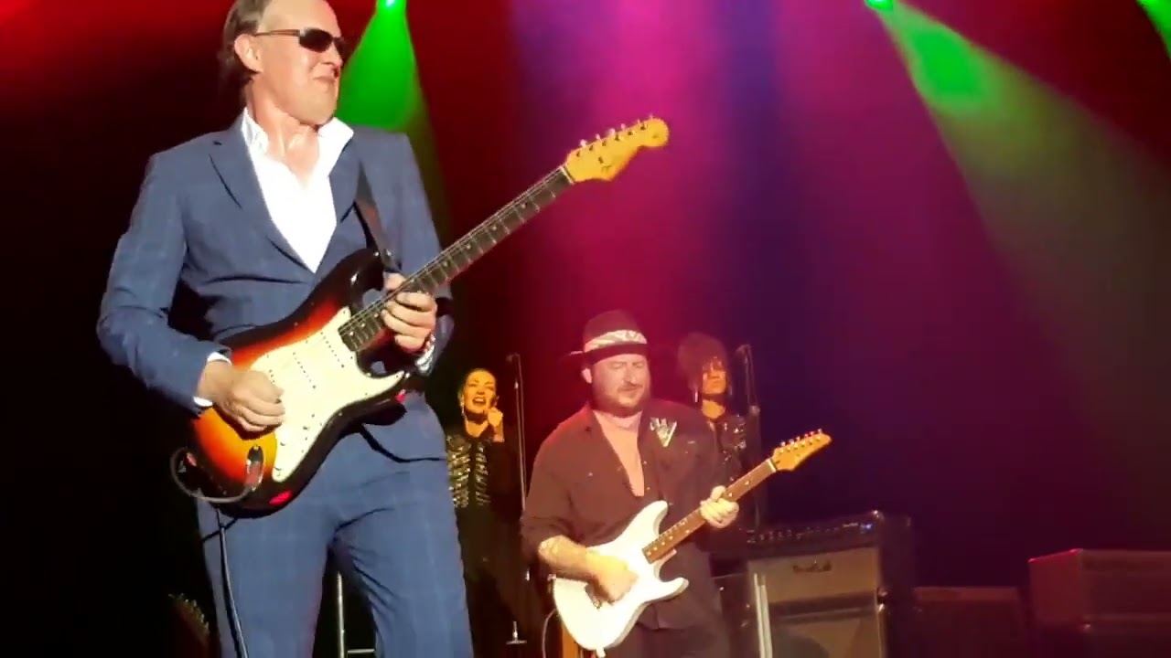 Joe Bonamassa - "Love Ain't A Love Song" - Guitare en Scène 2023