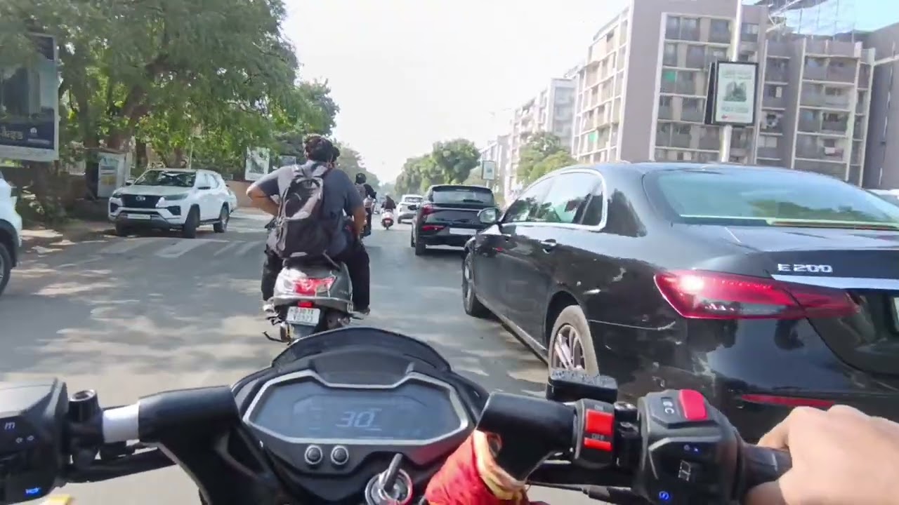 Hello guys ahemdabad sity me gumne aye he 😇☺❤❤🤞bayik raid par  🙏 like me