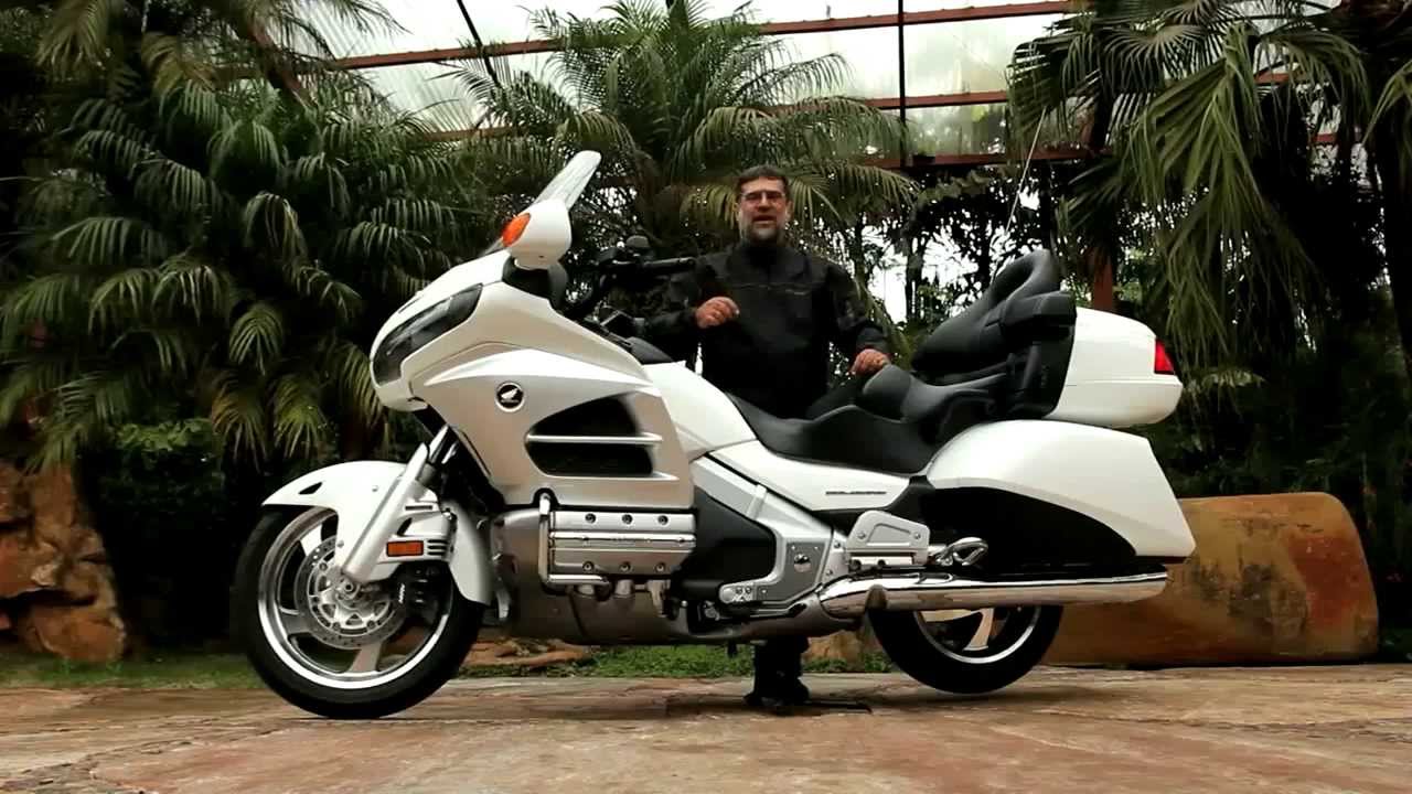 Vrum testa a moto Honda Goldwing
