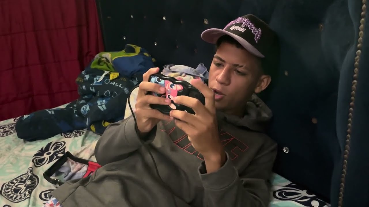 Conflicto entre hermanos por estar jugando free fire 🧠🧎‍➡️