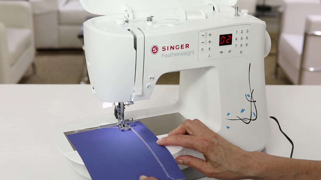 SINGER&reg; FEATHERWEIGHT&trade; C240 - Owner's Class - Selecting a Stitch