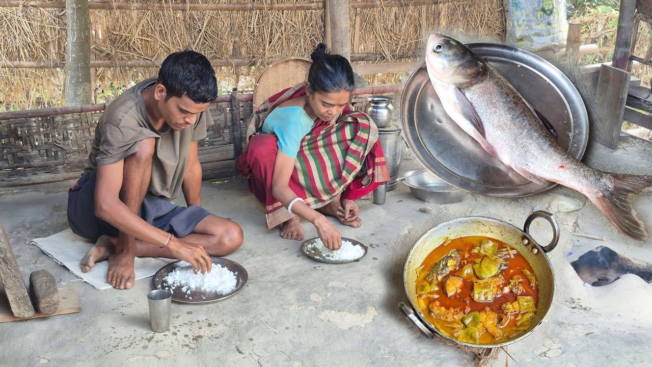 1kg, SILVER FISH CURRY Cooking Eating By Rural Mother And Son । Big Fish Recipe Cooking and Eating 