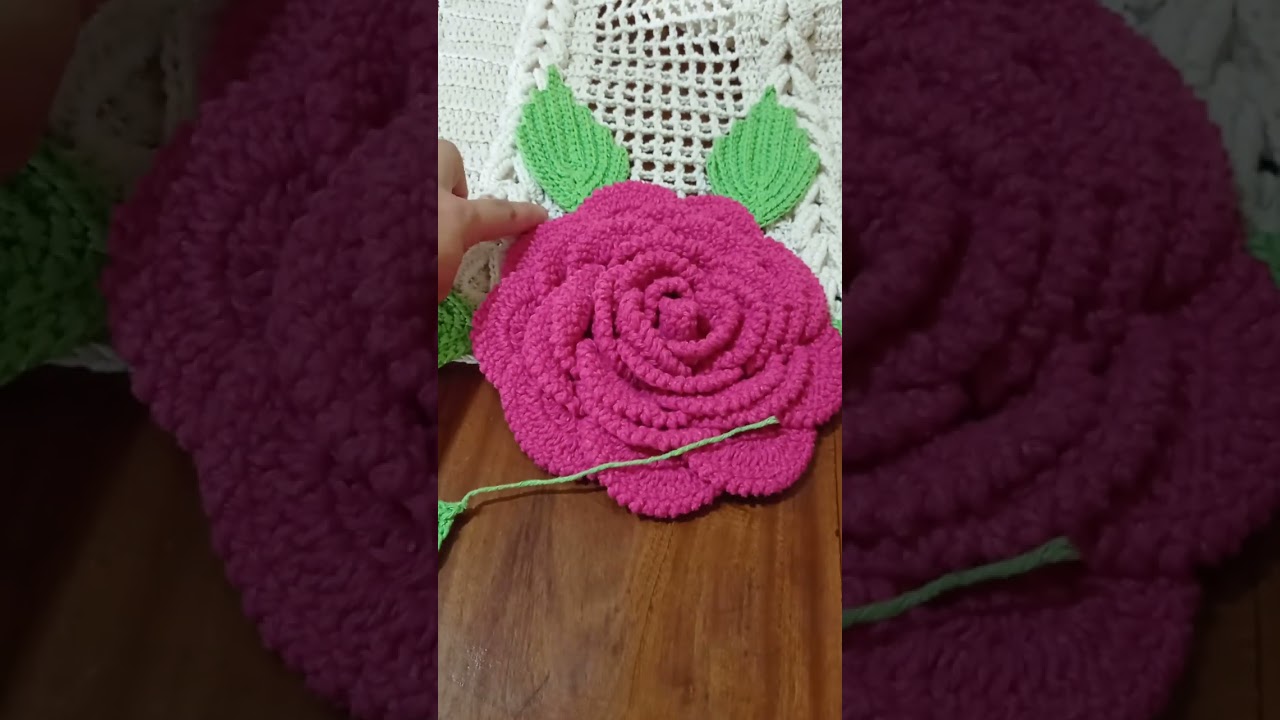 Como colocar as folhas,na mega Rosa de crochê 🧶🤩🤩🍃🍃🍃🌹🌹🌹 vem comigo 🤝