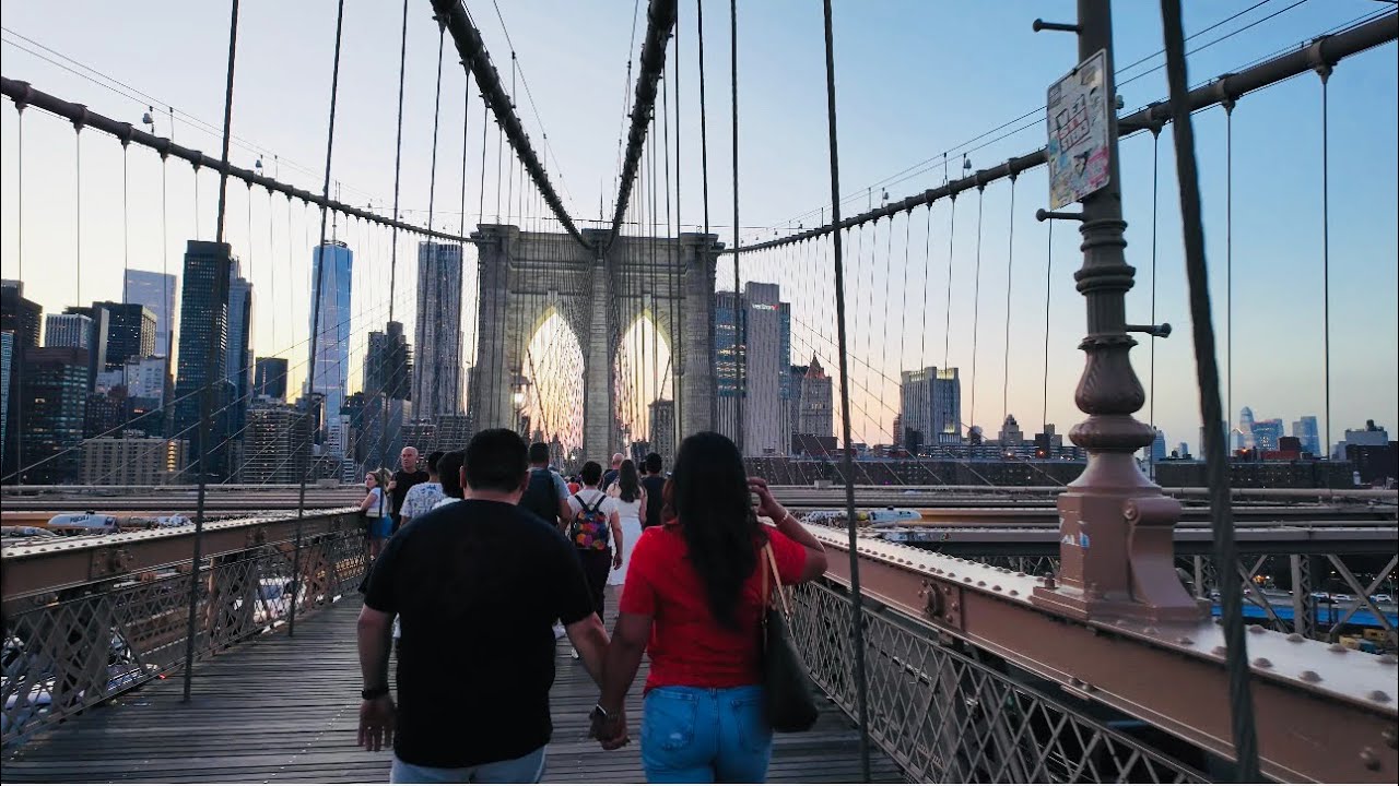 Sunset 🌆 Walk across Brooklyn Bridge | New York