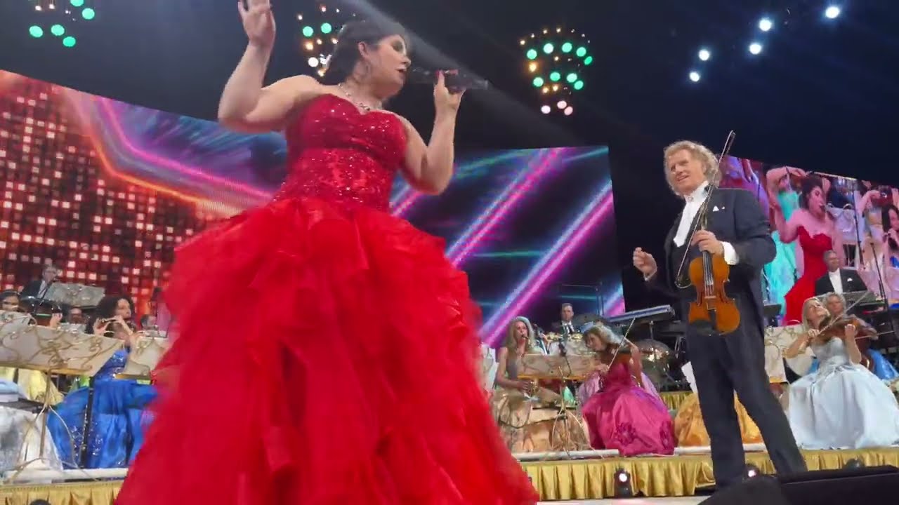 André Rieu / Dorona Alberti Live Paris « I Will Survive »
