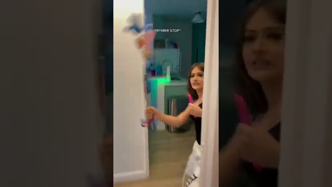 Jump scare prank on Prymrr: 