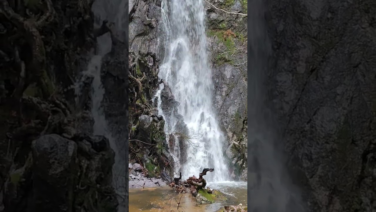 &Kappa;&alpha;&tau;&alpha;&rho;&rho;ά&kappa;&tau;&epsilon;&sigmaf; &Kappa;&lambda;&alpha;&pi;&alpha;&delta;&omicron;&upsilon;. Waterfall of Klapados.