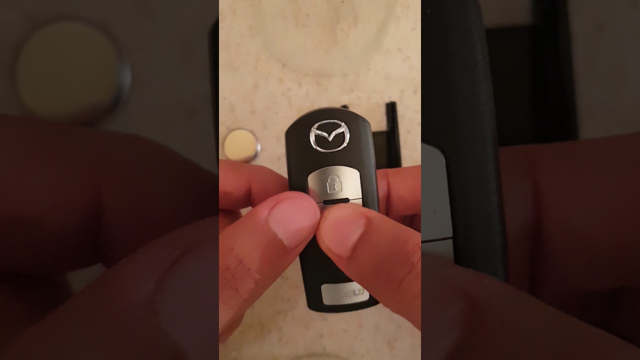 Como cambiar pila sensor llave mazda