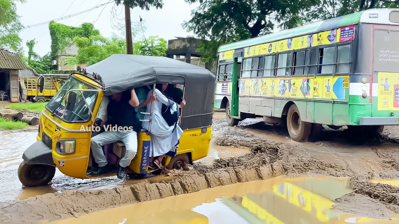🚨 Auto Rickshaw and Bus Accident | Shocking Missed Collision Caught on Camera!