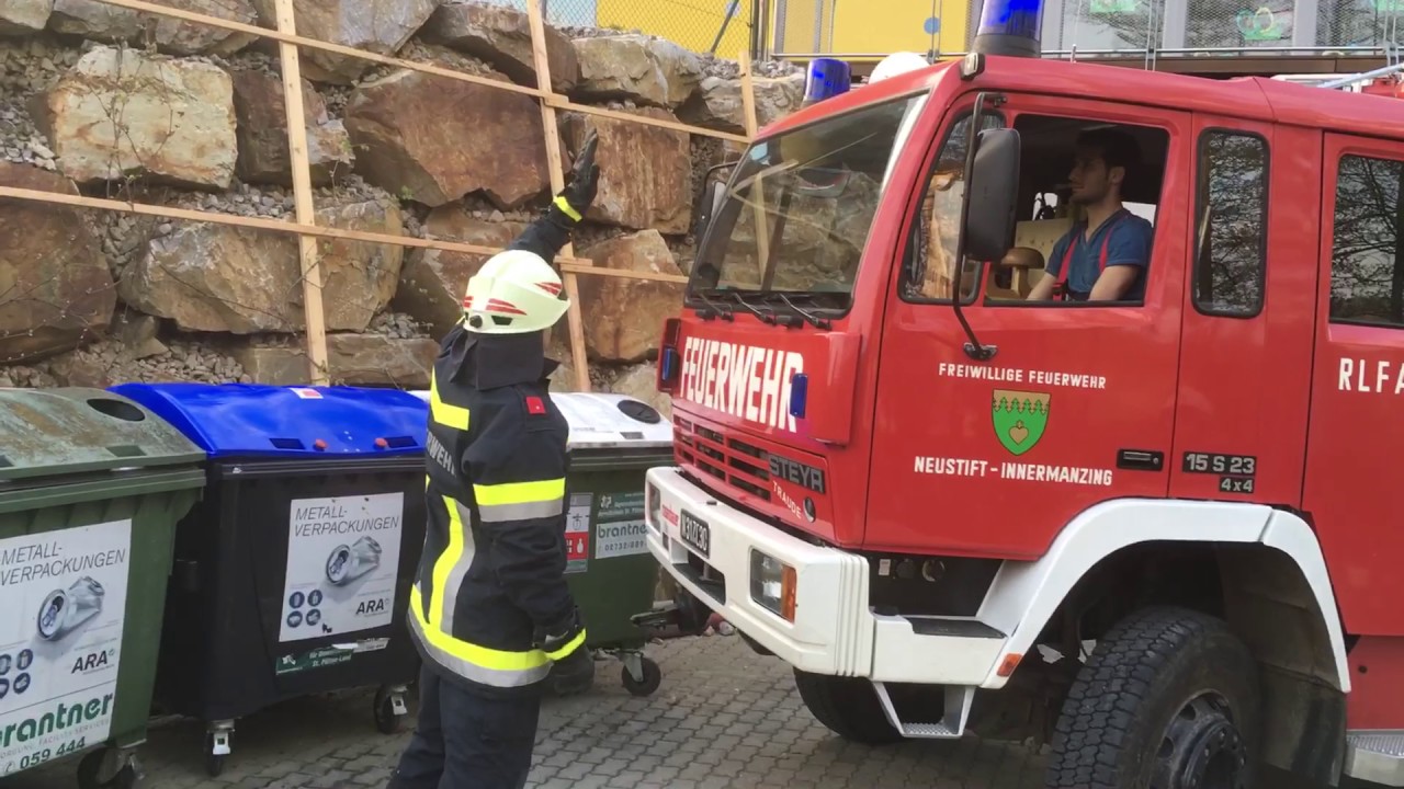 Menschenrettung mit Spineboard aus LKW FF Innermanzing