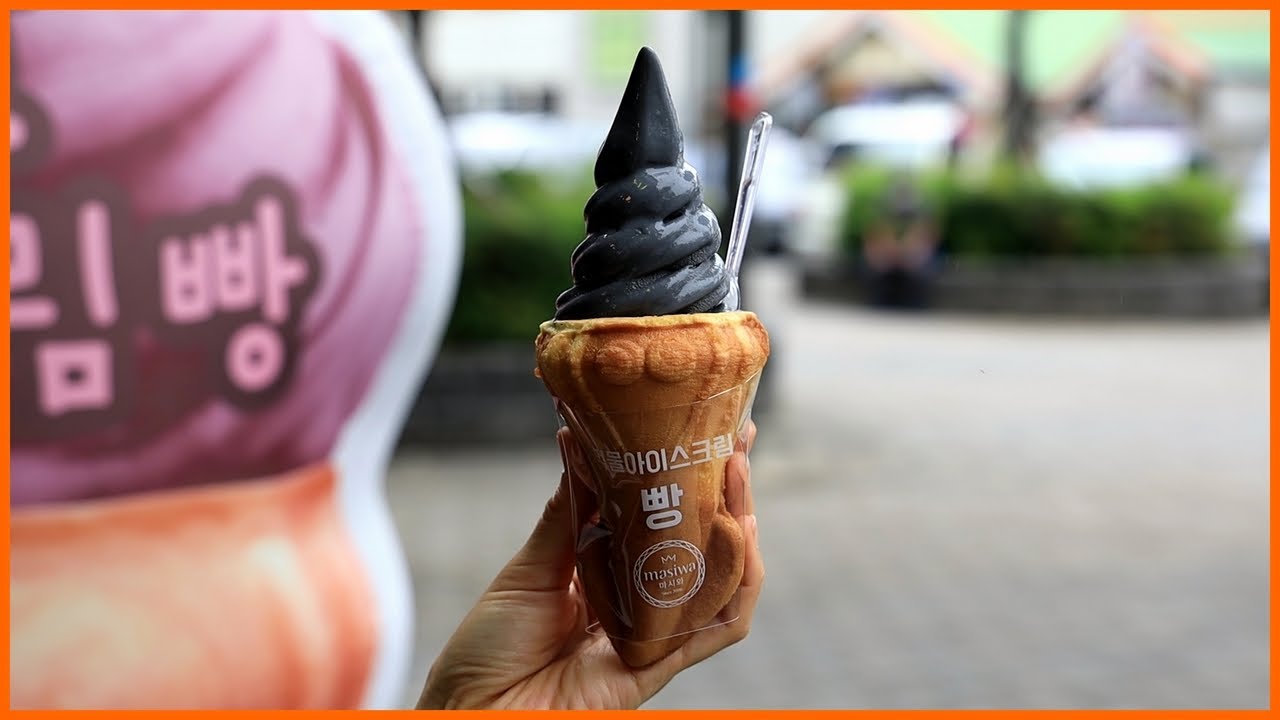 Squid ink Ice cream bread / korean street food