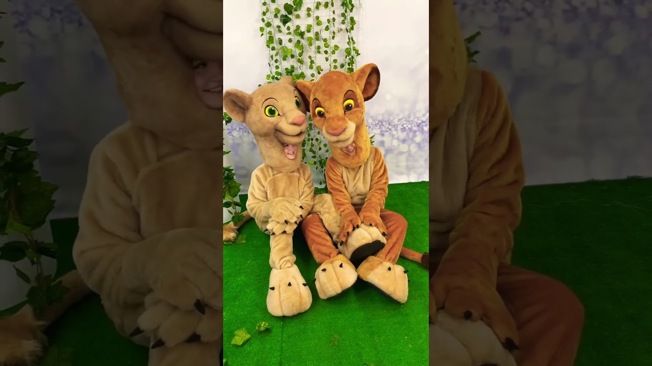 It's so cute 🦁💛🐱 #mascotcostume #carnivalcostumes