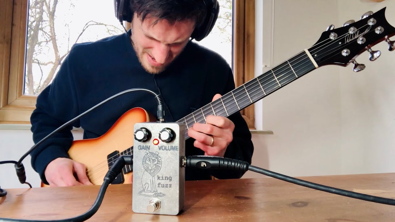How Dynamic Can A Fuzz Pedal Be? (Without Rolling Down The Guitar’s Volume Pot)