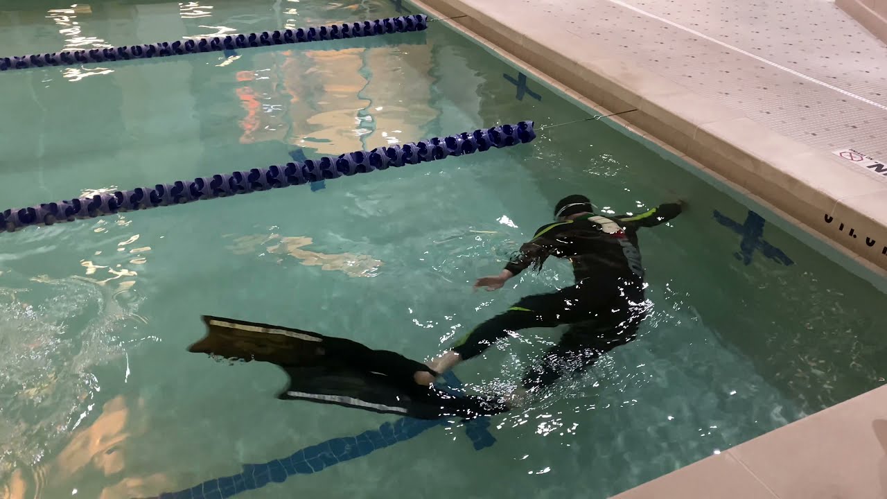 ( 200M BI-FINS ) 4K 2021 Miami, FL USA. Dynamic Apnea Freediving Training in Pool.