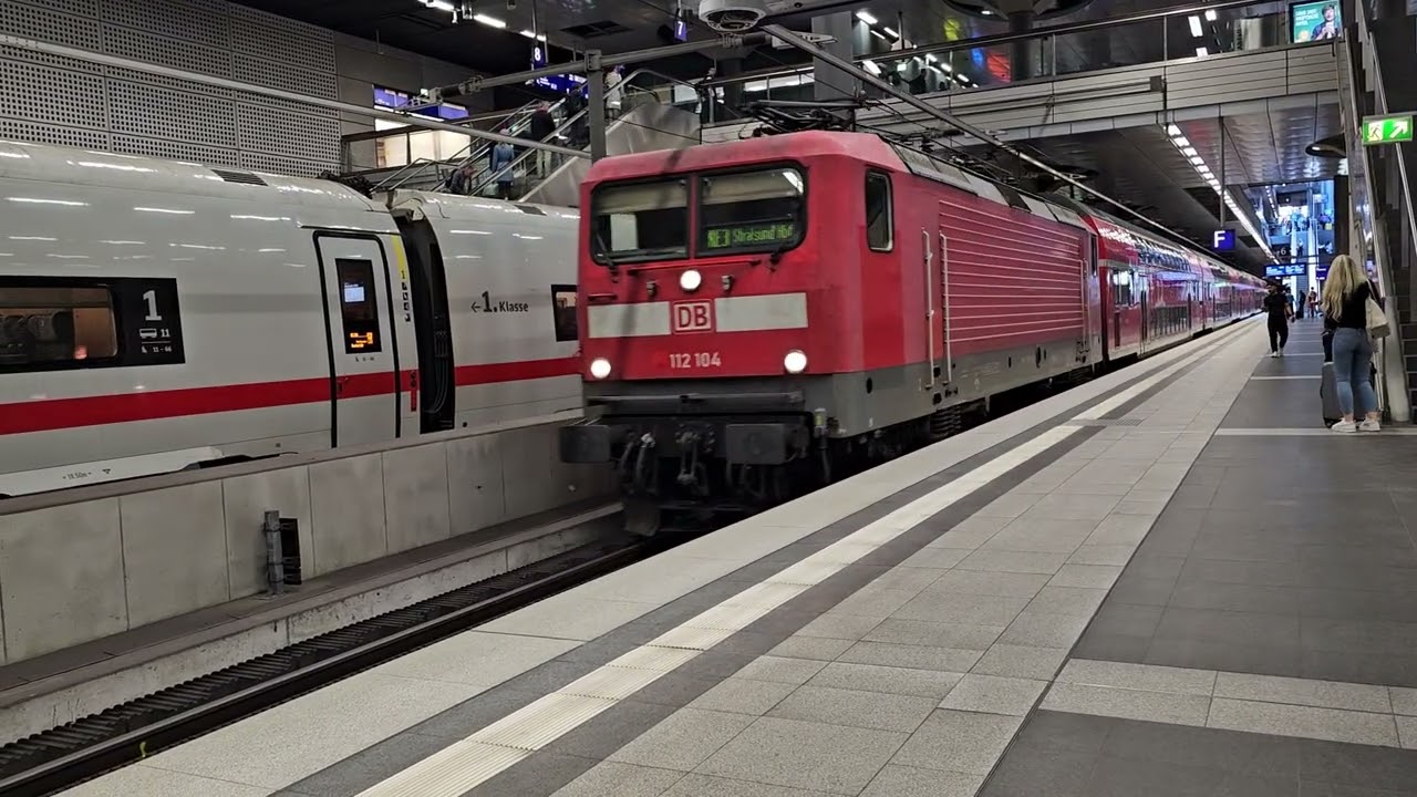 DB Class 112 - 112104 departing Berlin Hauptbahnhof Station on 12/09/25