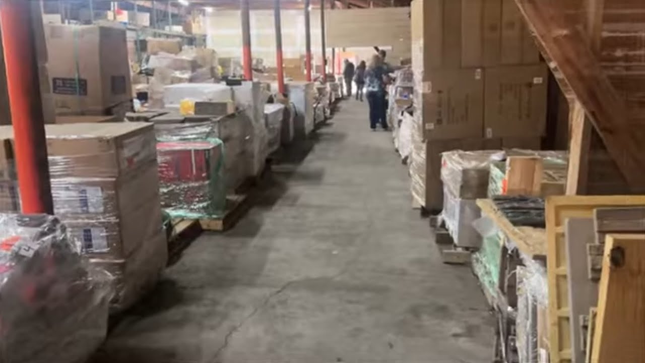 I Flew Across The Country for a Pallet Auction - Bought 39 Pallets!