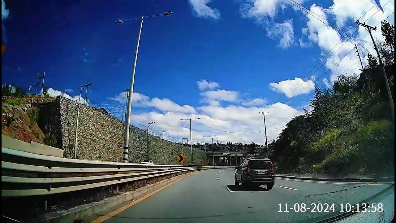 Conduciendo de Cuenca a Quito. Ecuador. 2024