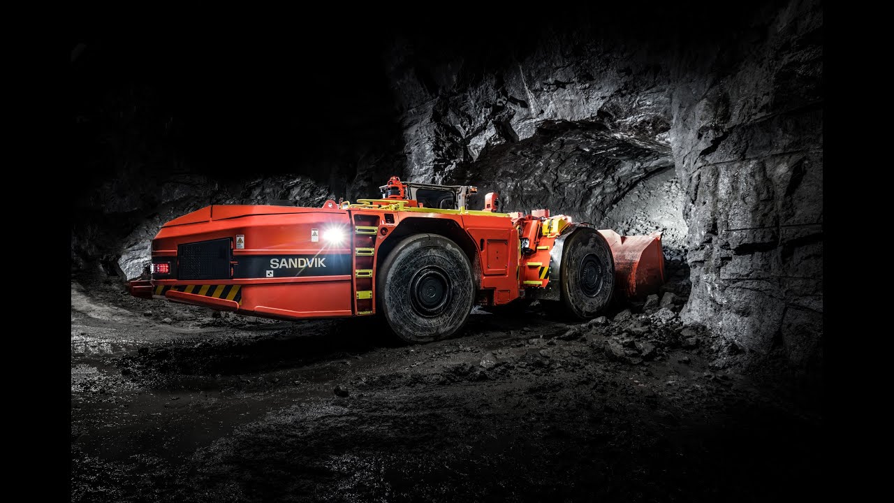 Toro&reg; LH518iB loader with AutoMine&reg;