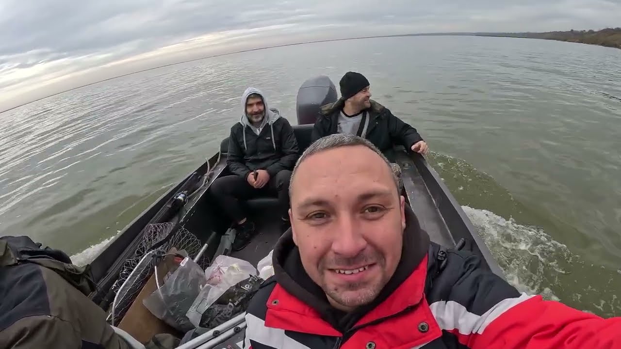 Рыбалка на выкате Днестра на  Демидовских домиках поздней осенью. Ловим карпа, щуку и окуня.