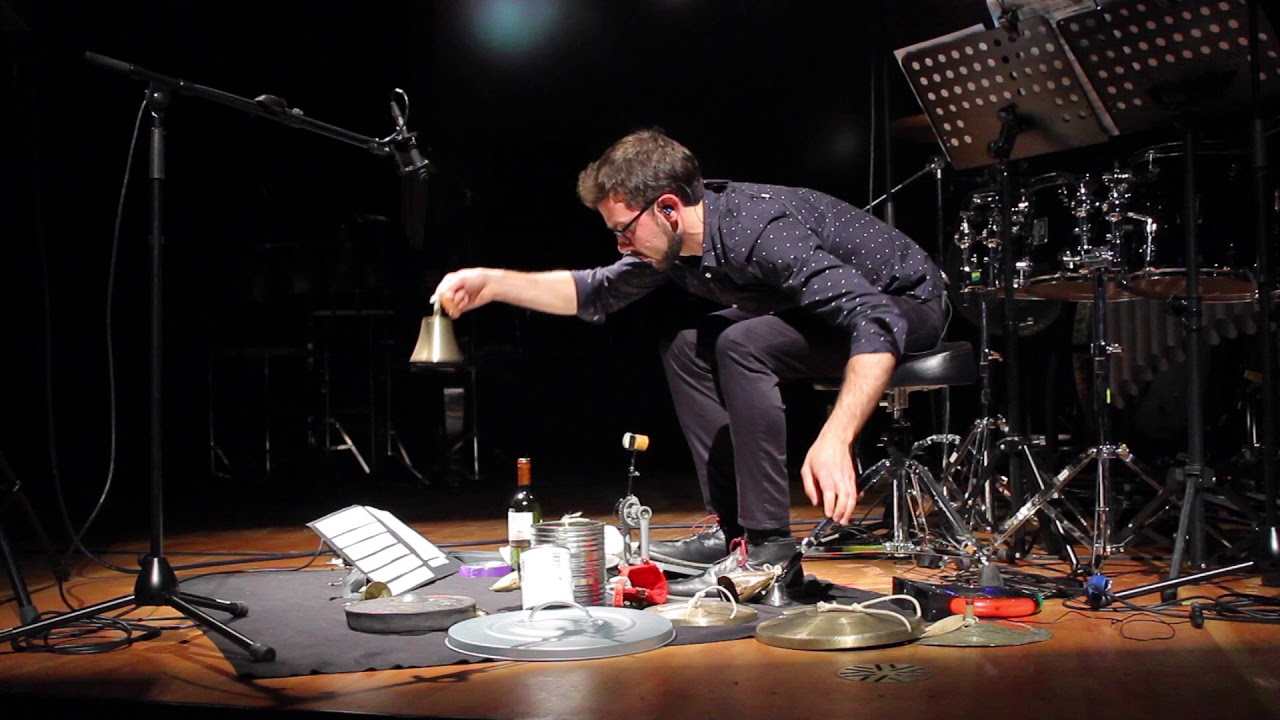 Ole H&uuml;bner - Postkrachohrennachklangstille for perc, video and electronics
