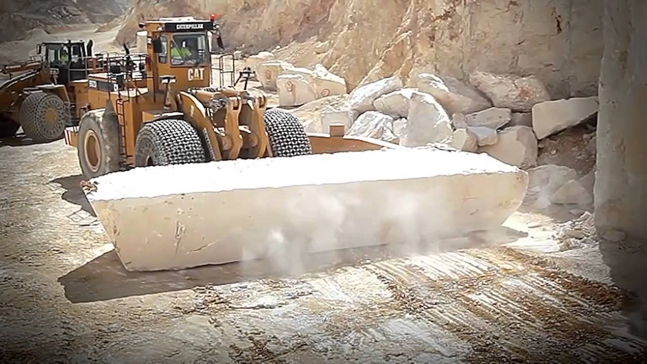 Crema Marfil Coto Quarry by Levantina
