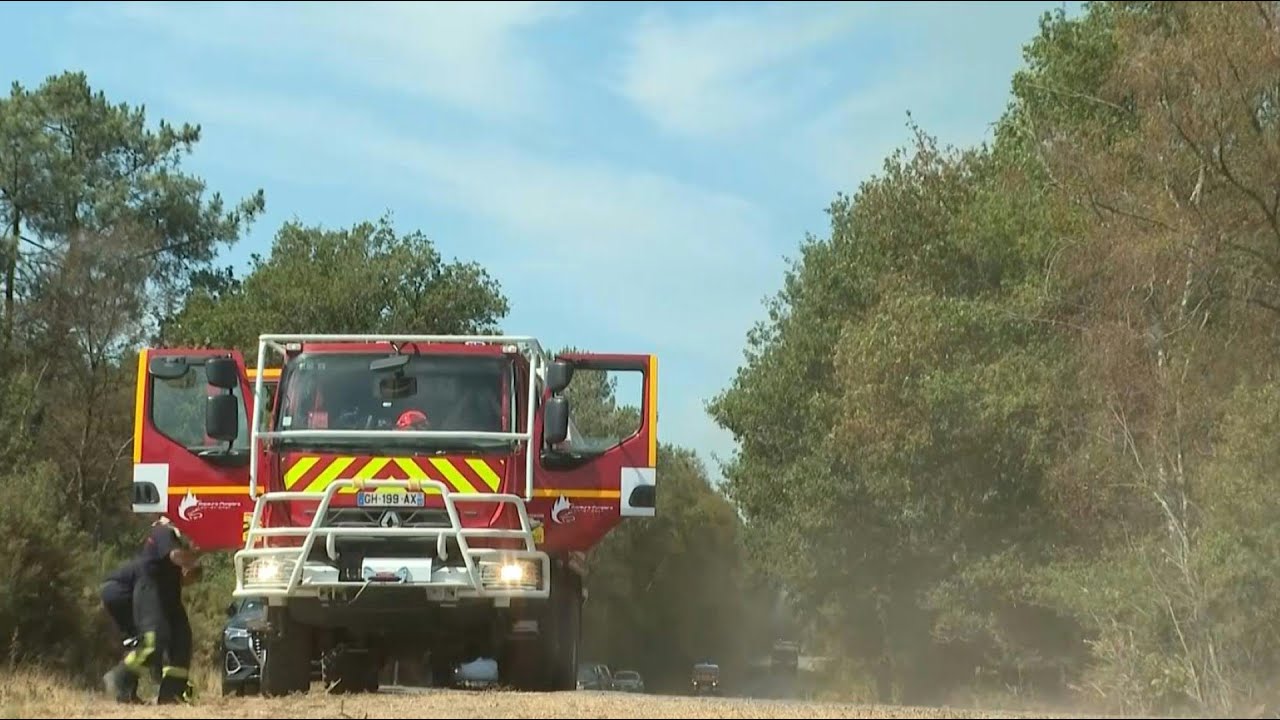 Incendies en Bretagne: les pompiers à pied d'œuvre dans la forêt de Brocéliande | AFP Images