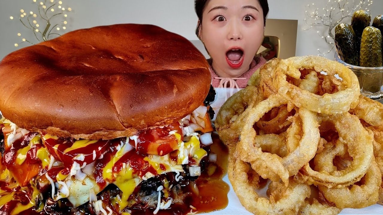 ASMR 무게만5kg 직접만든 자이언트 내장파괴버거 어니언링 이정도면 10000칼로리 넘을거 같은데요🤔 리얼먹방 :) a homemade giant hamburger MUKBANG