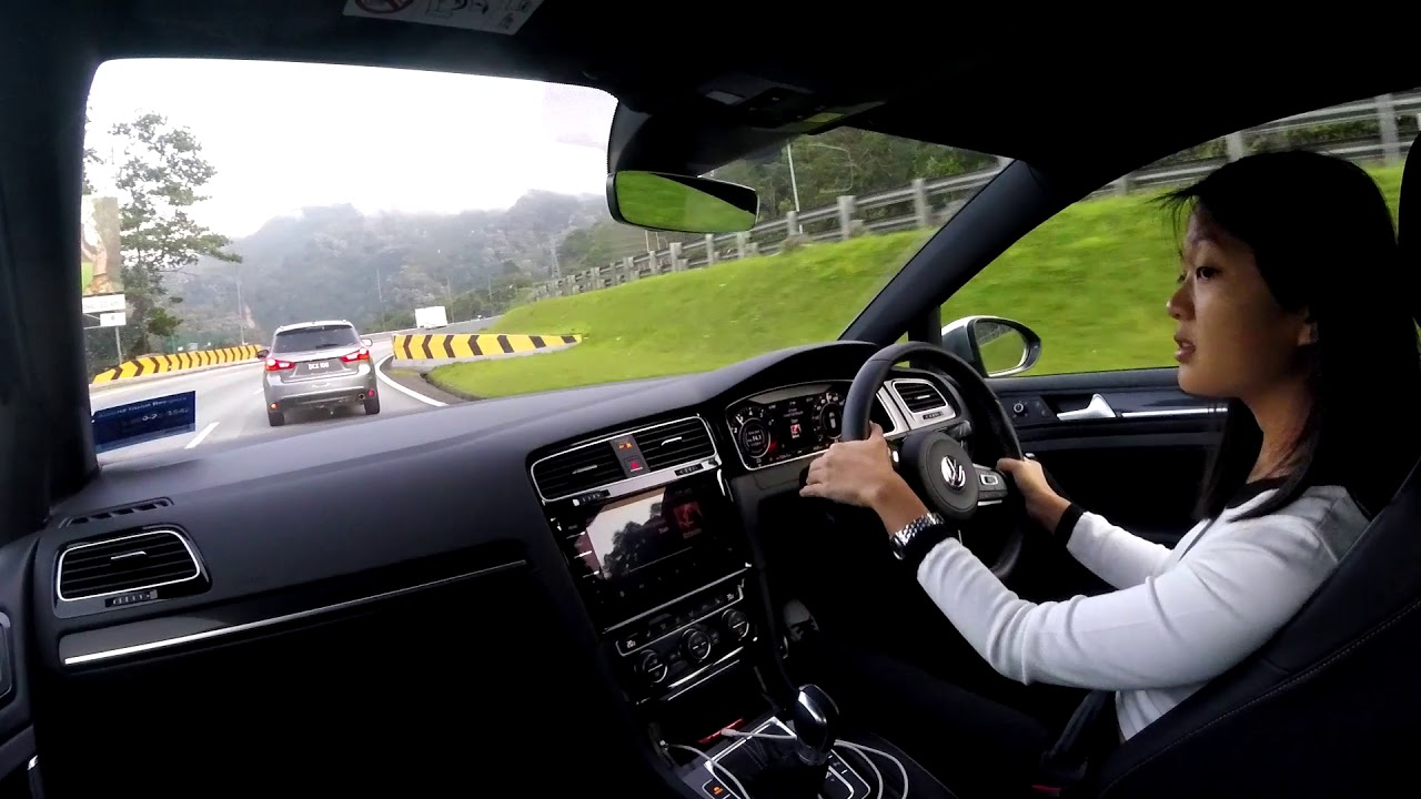 2019 Volkswagen Golf R Driving Review | EvoMalaysia