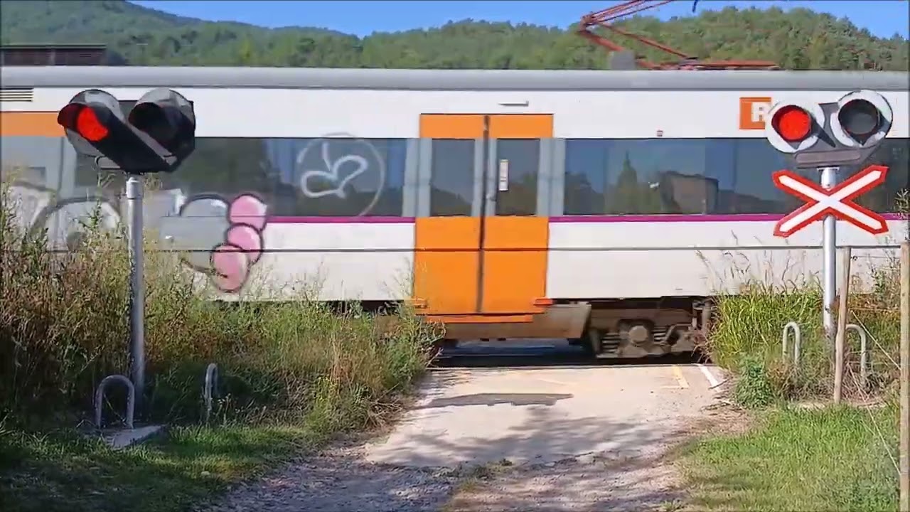 Paso a nivel sin barreras entre Ripoll y Campdevànol (2/3)