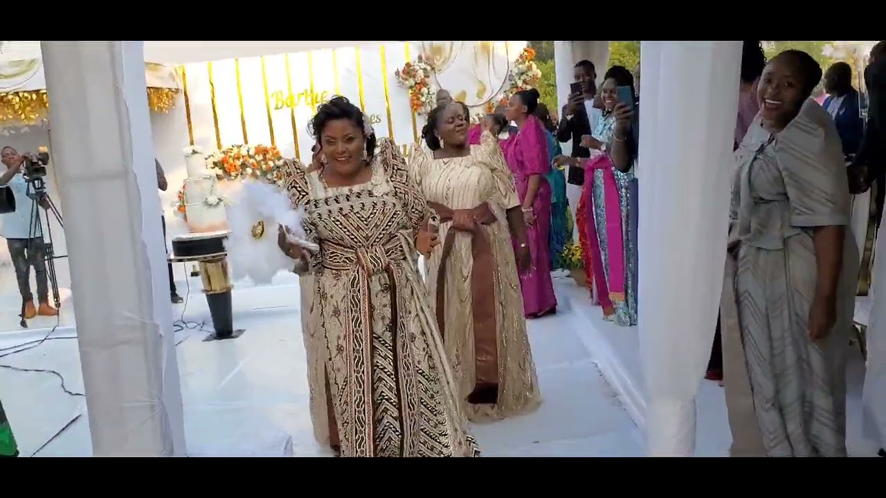 This Kwanjula mukolo has never happened again in Busoga, wow