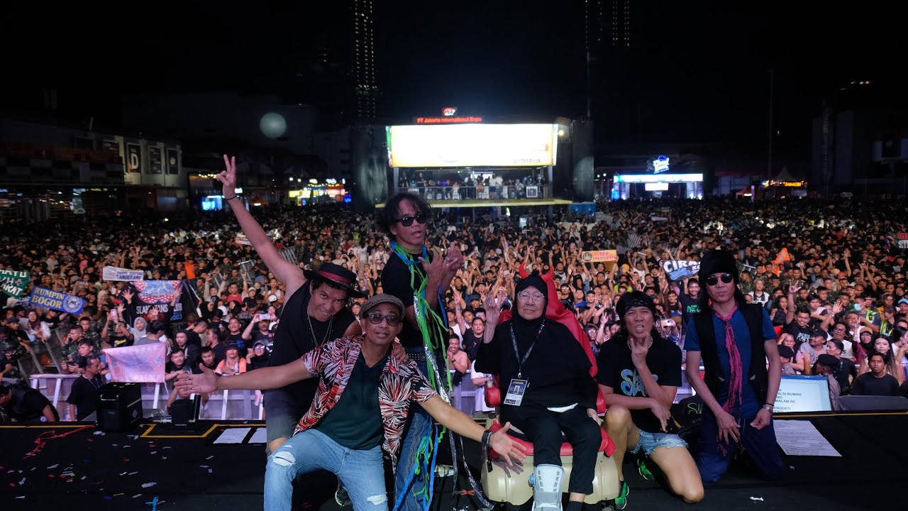 BACKSTAGE KONSER EMPAT SATOE SLANK