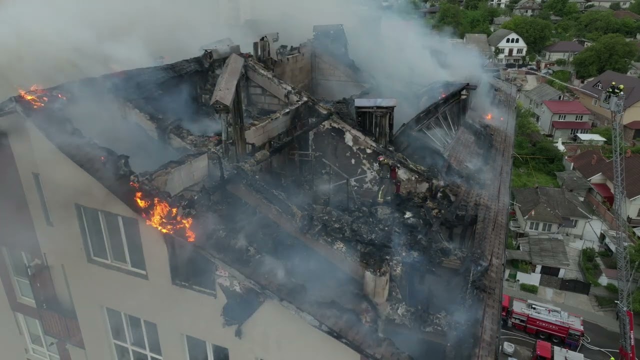 Incendiu la o mansardă din Durlești - imagini cu drona