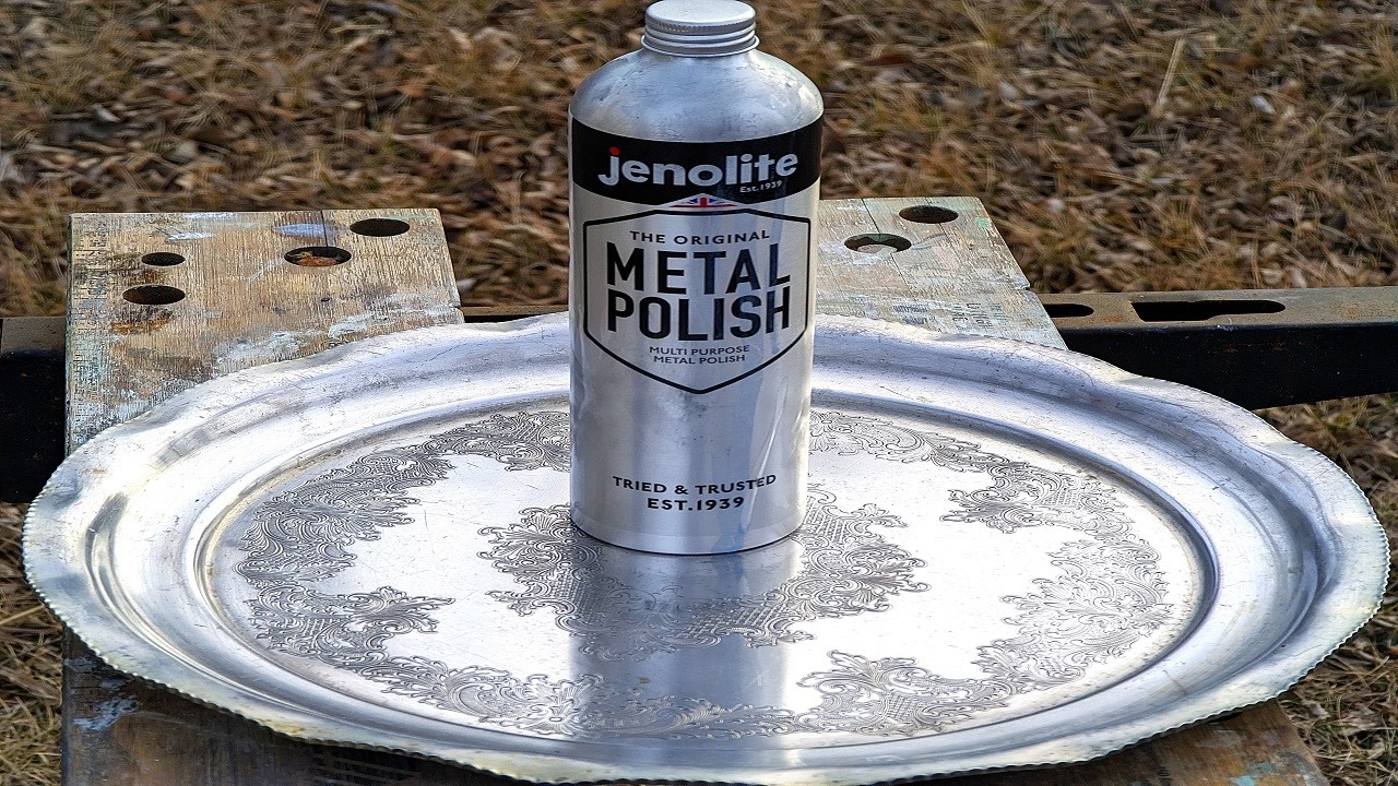 Полировка алюминия с помощью полироли для металла Jenolite.