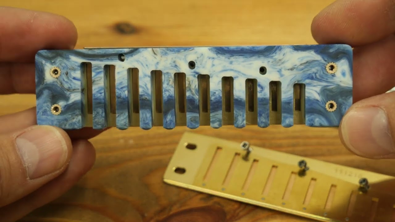 Hohner Marine Band 1896 with separate unwinding of coverplates.