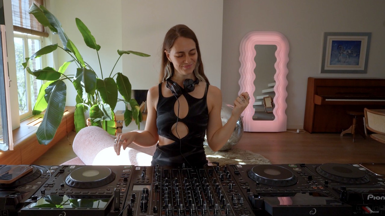 Into The Light 008 - Amsterdam with Nicky Elisabeth