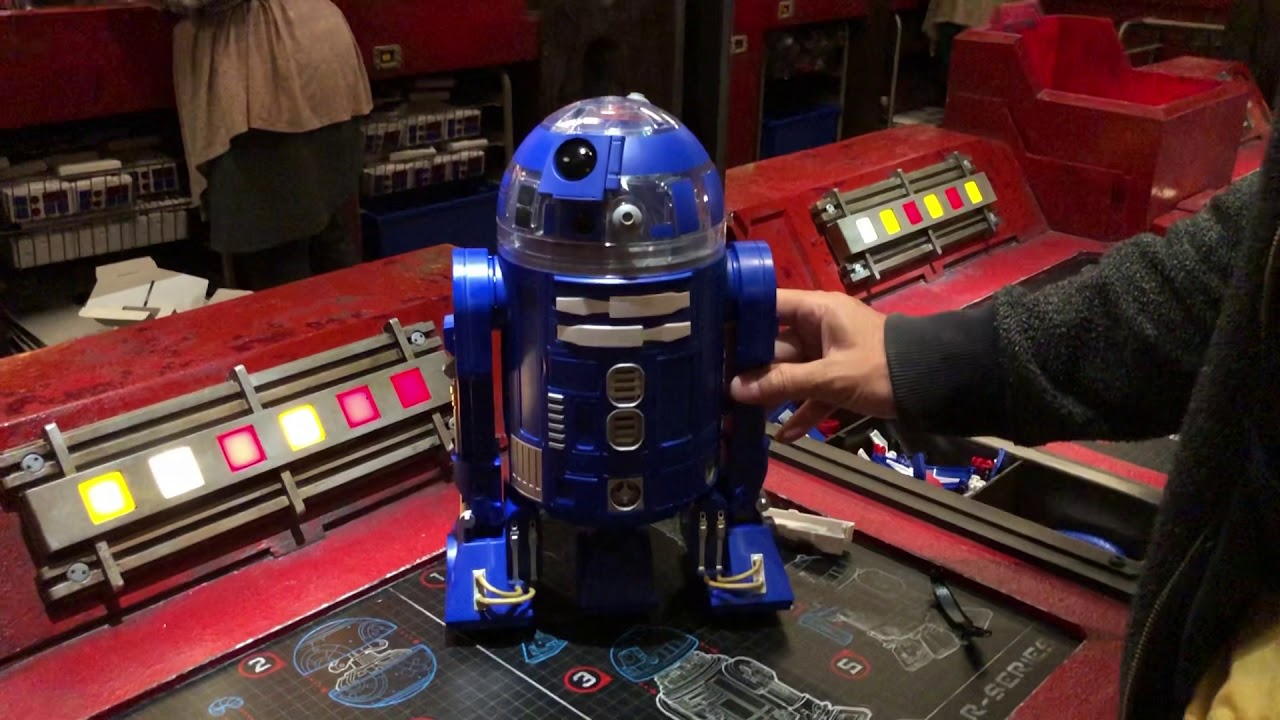Star Wars Galaxy’s Edge Droid Depot complete building experience