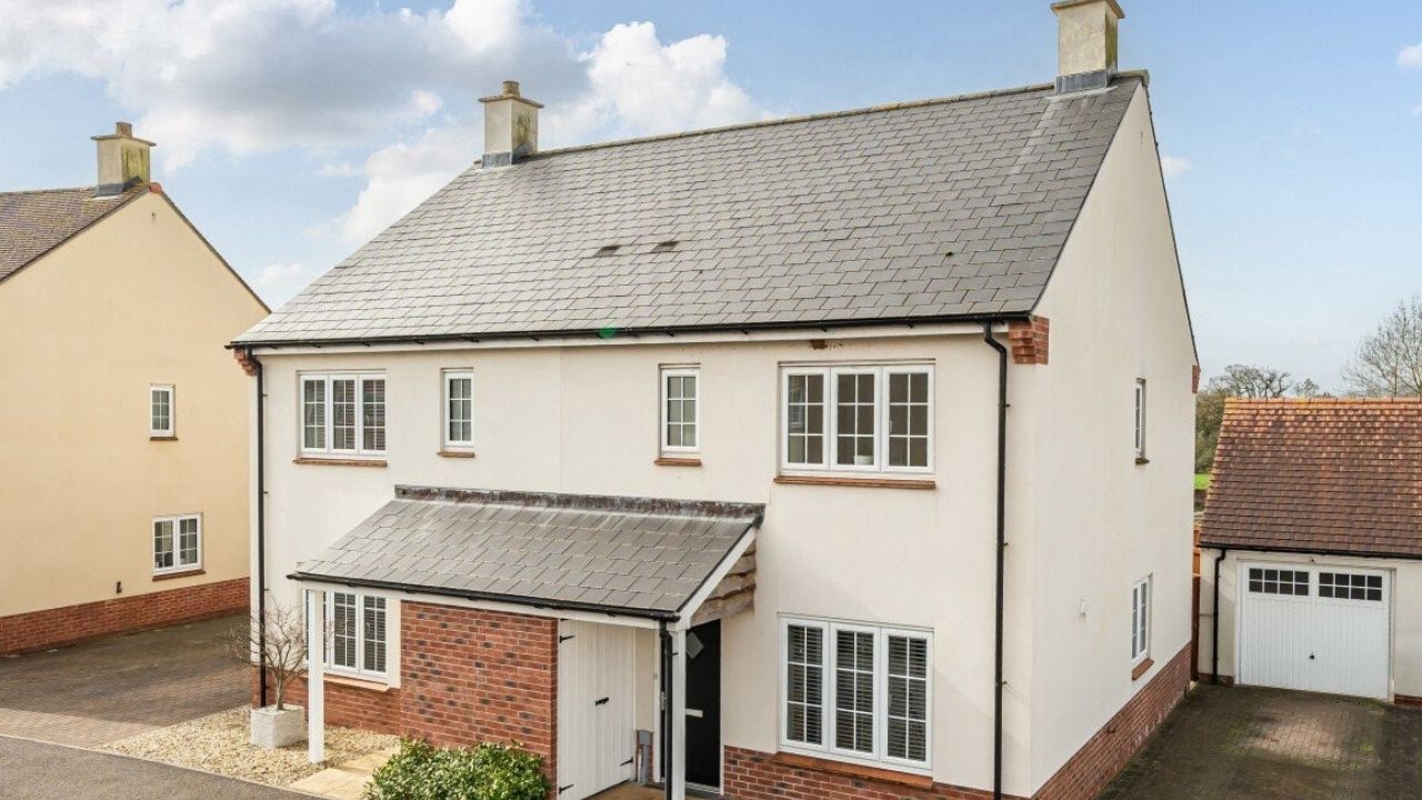 32 Greenhouse Gardens, Cullompton